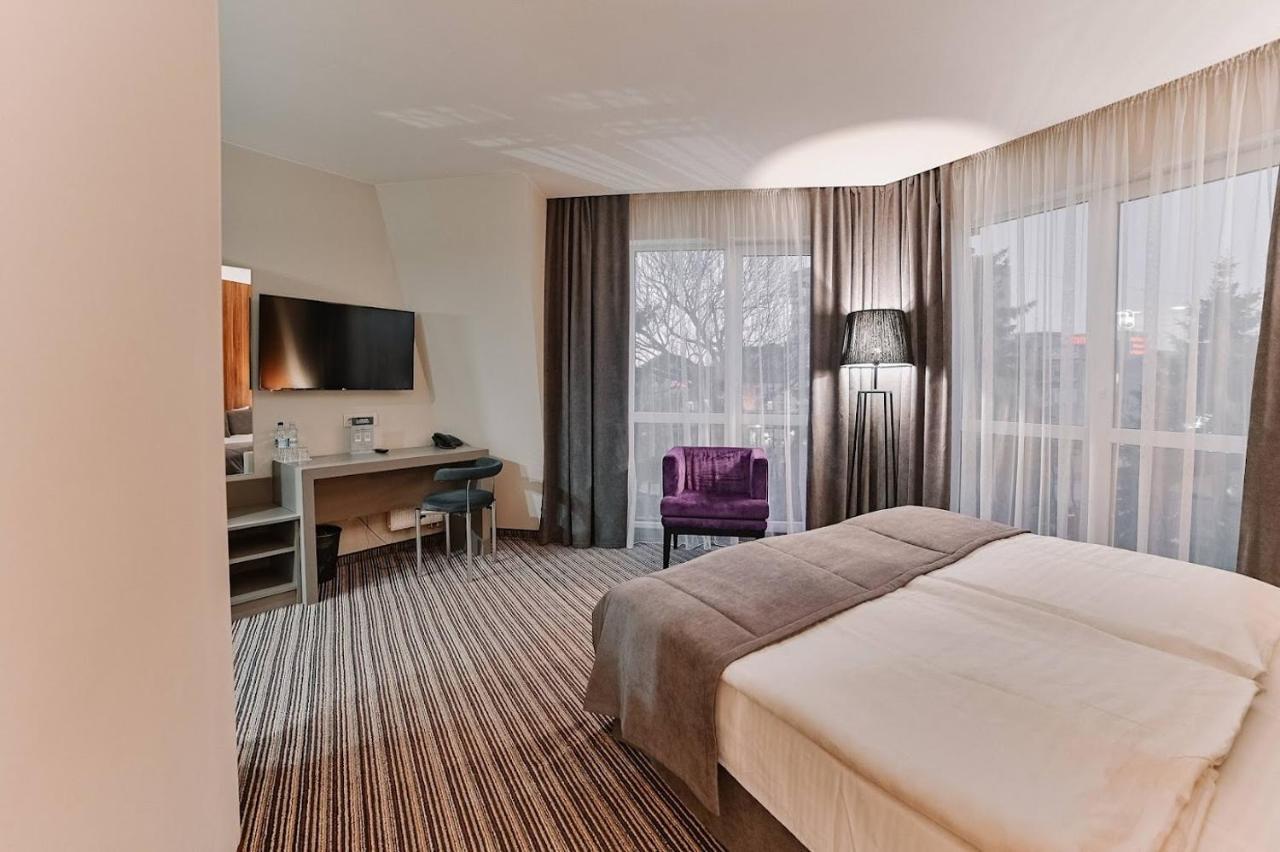Boutique Hotel Central รีฟเน ภายนอก รูปภาพ