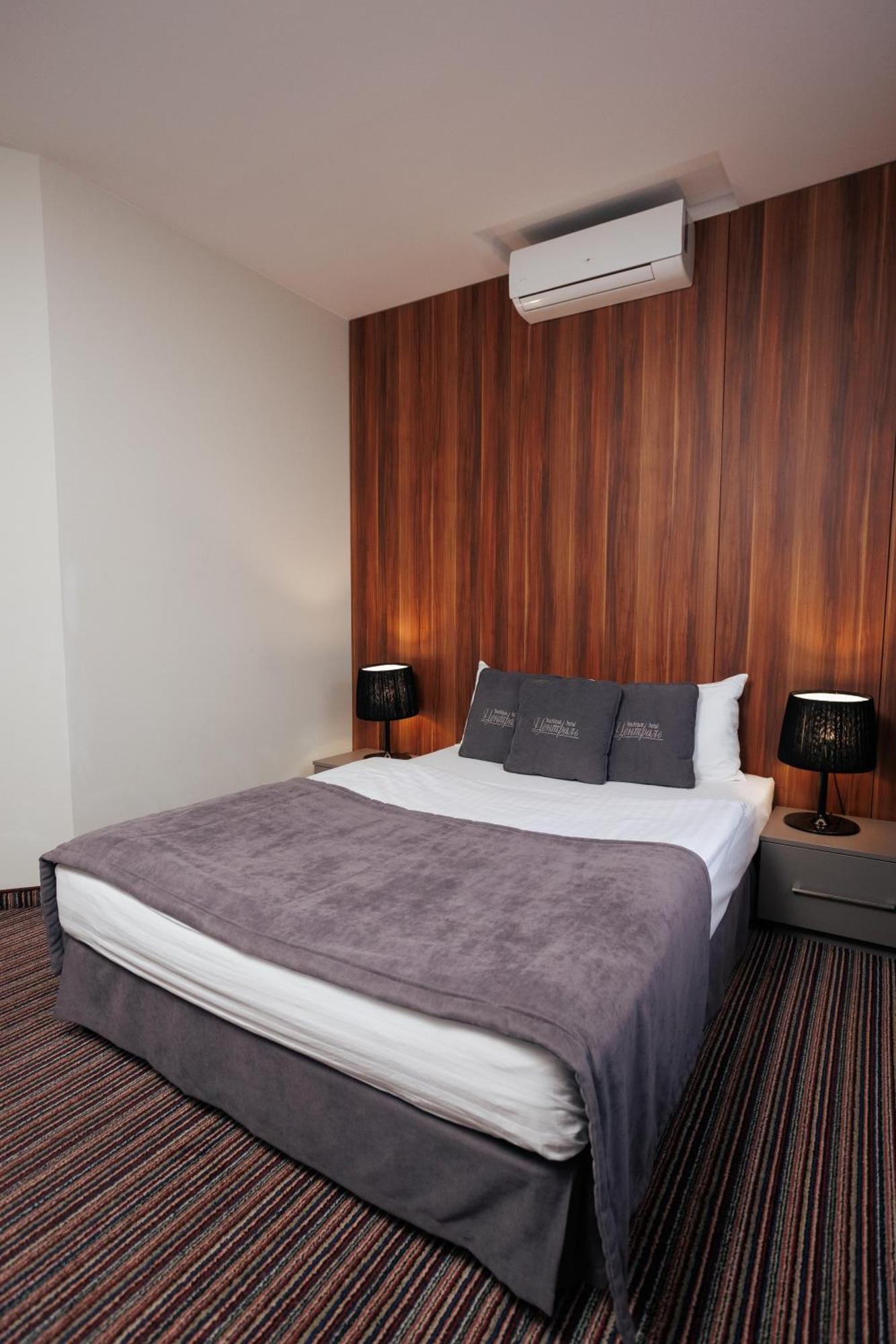 Boutique Hotel Central รีฟเน ภายนอก รูปภาพ