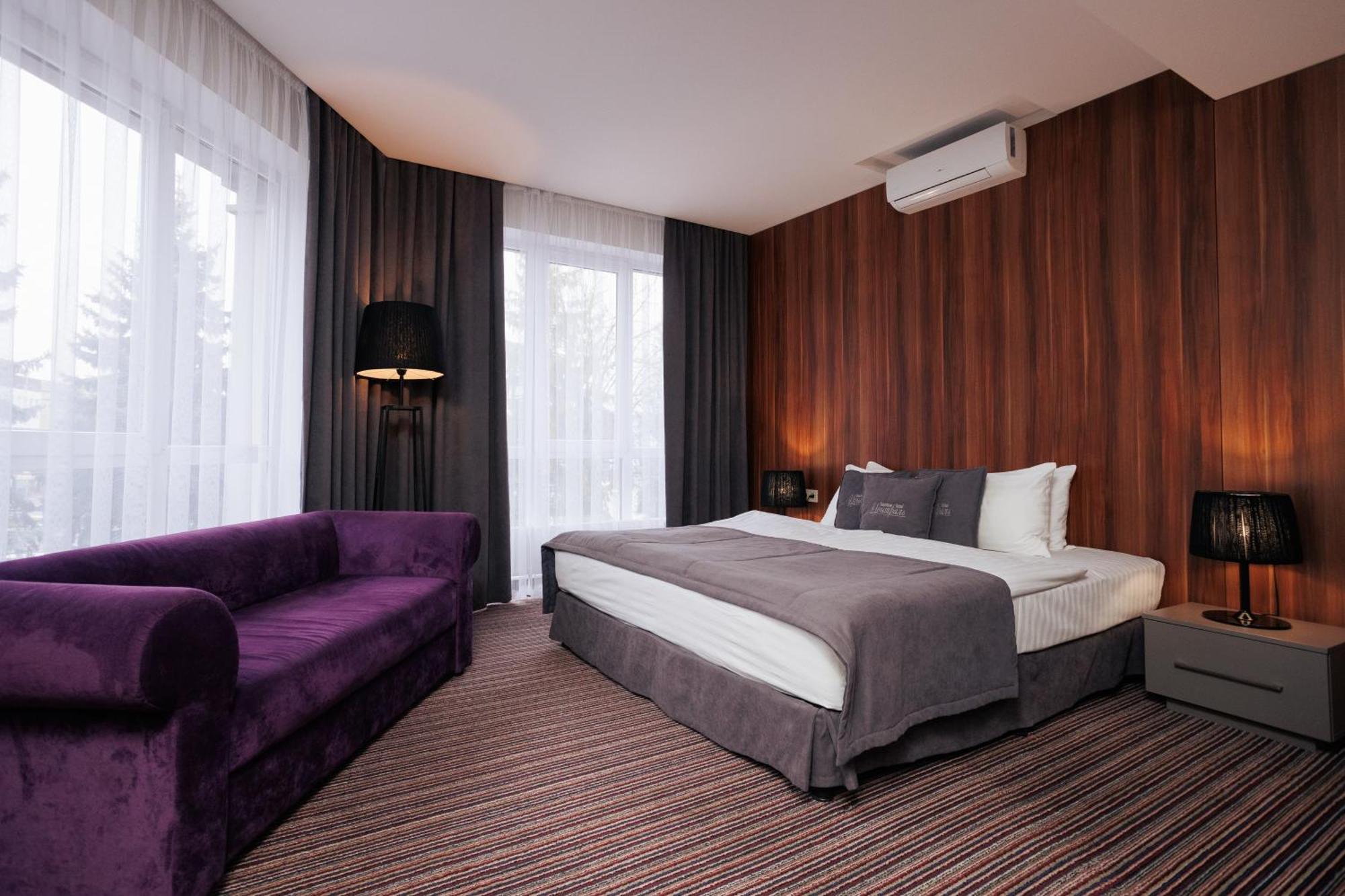Boutique Hotel Central รีฟเน ภายนอก รูปภาพ