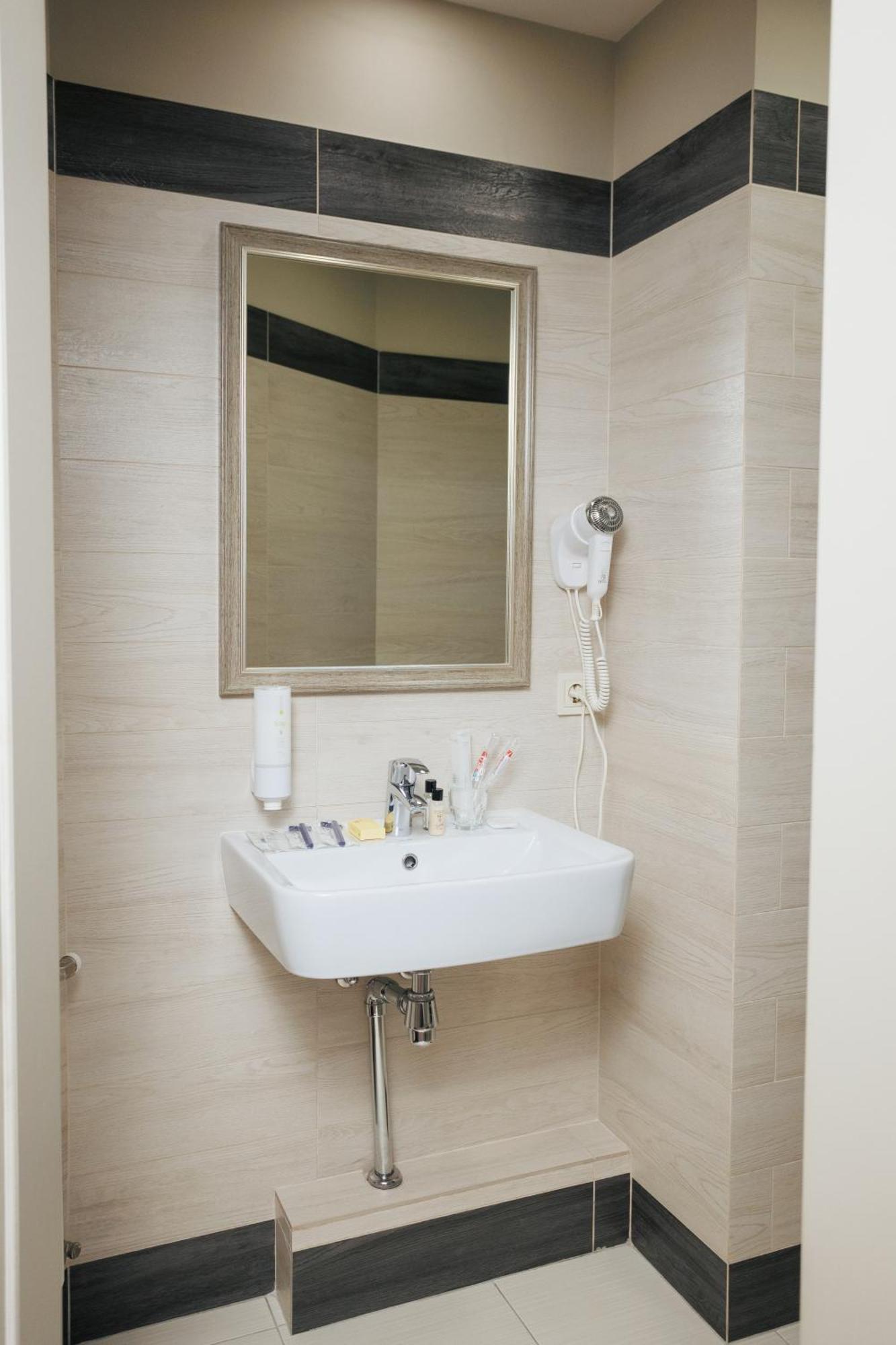 Boutique Hotel Central รีฟเน ภายนอก รูปภาพ