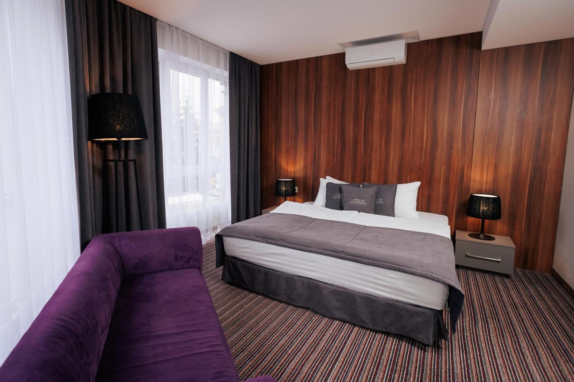 Boutique Hotel Central รีฟเน ภายนอก รูปภาพ
