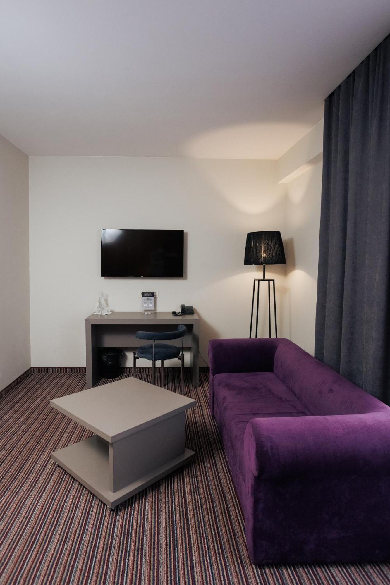 Boutique Hotel Central รีฟเน ภายนอก รูปภาพ