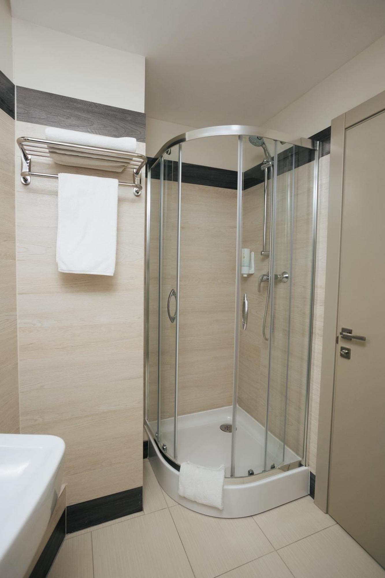 Boutique Hotel Central รีฟเน ภายนอก รูปภาพ